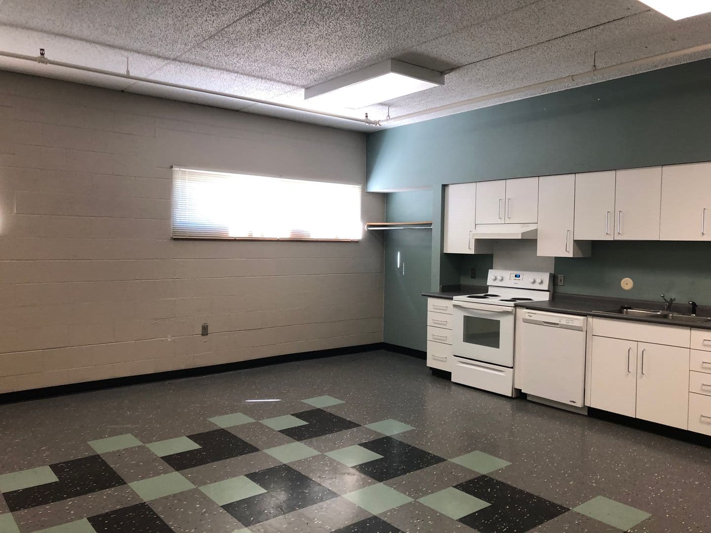 Ames Apartment: 245 N Hyland Ave
