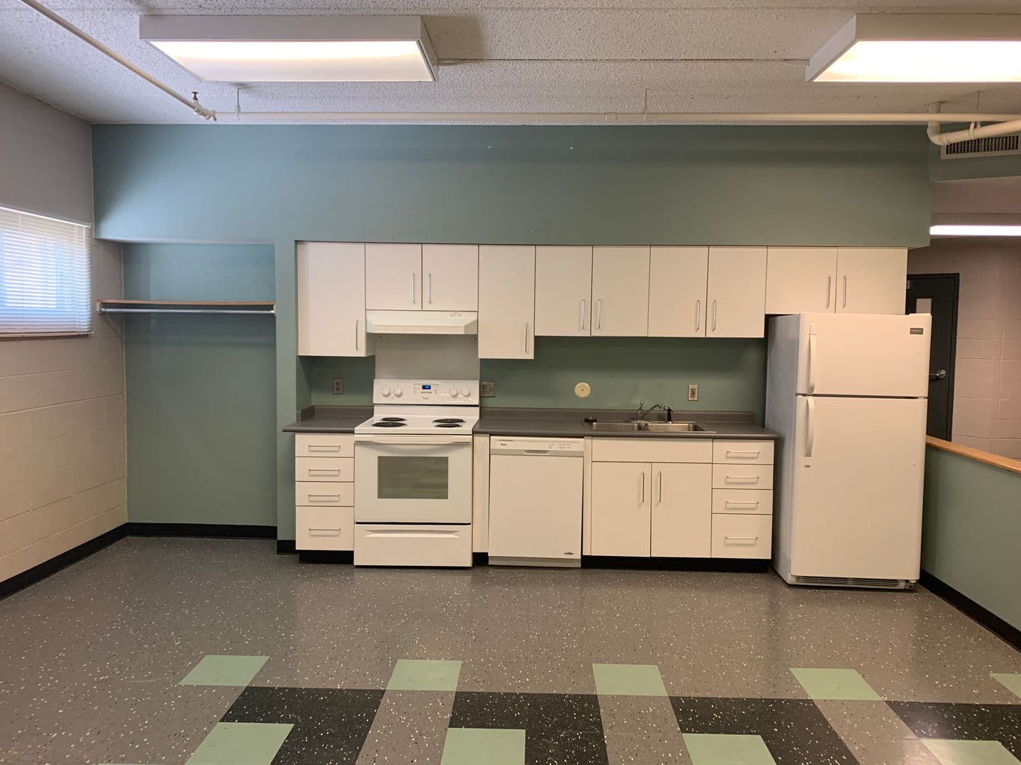 Ames Apartment: 245 N Hyland Ave