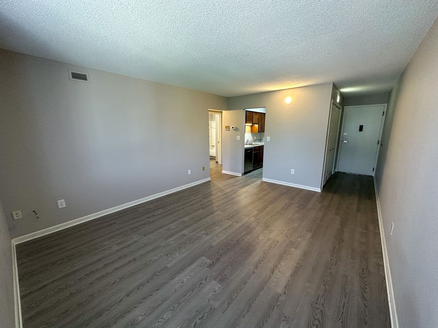 Ames Apartment: 246 N Hyland Ave