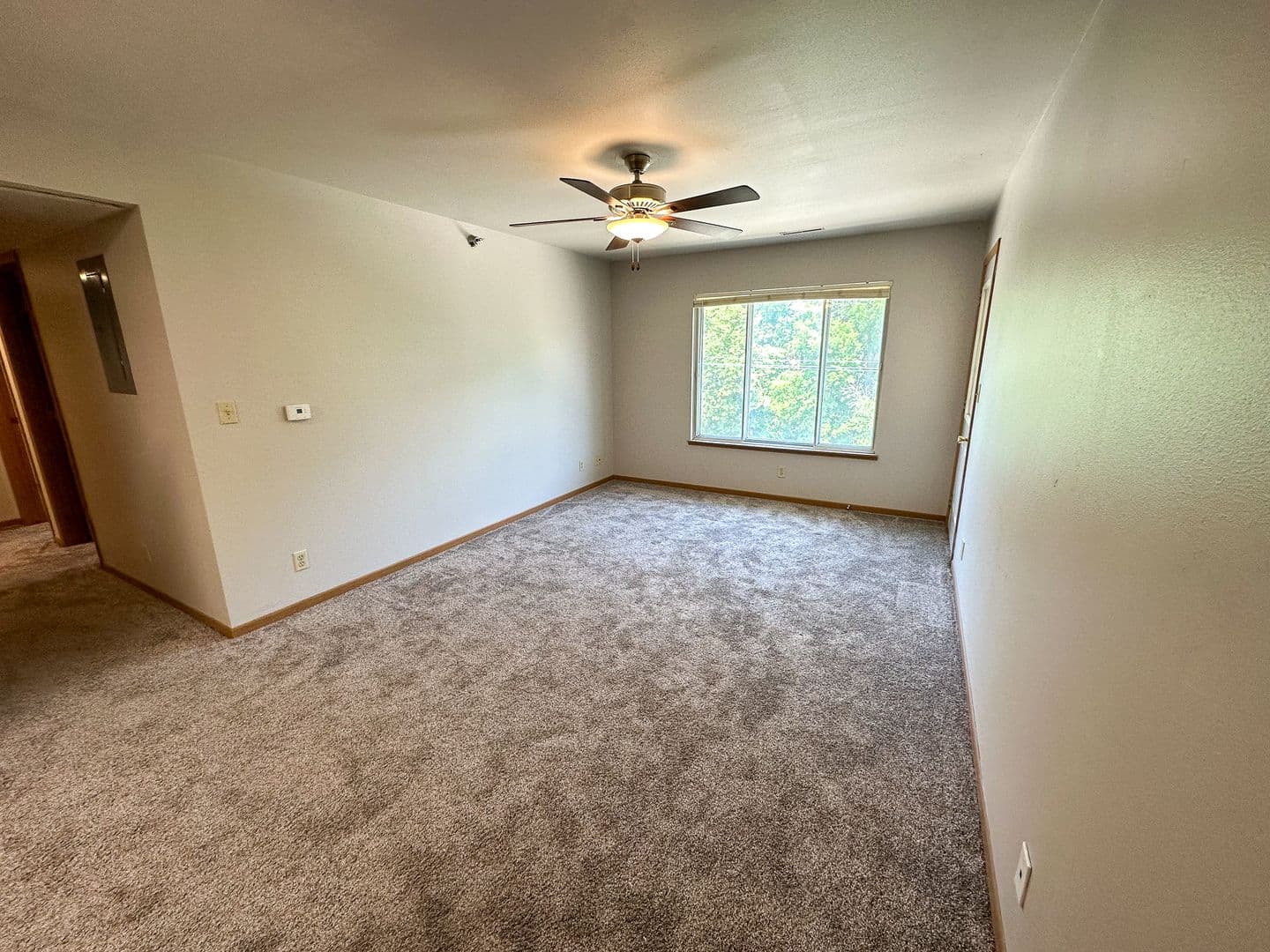 Ames Apartment: 258 N Hyland Ave