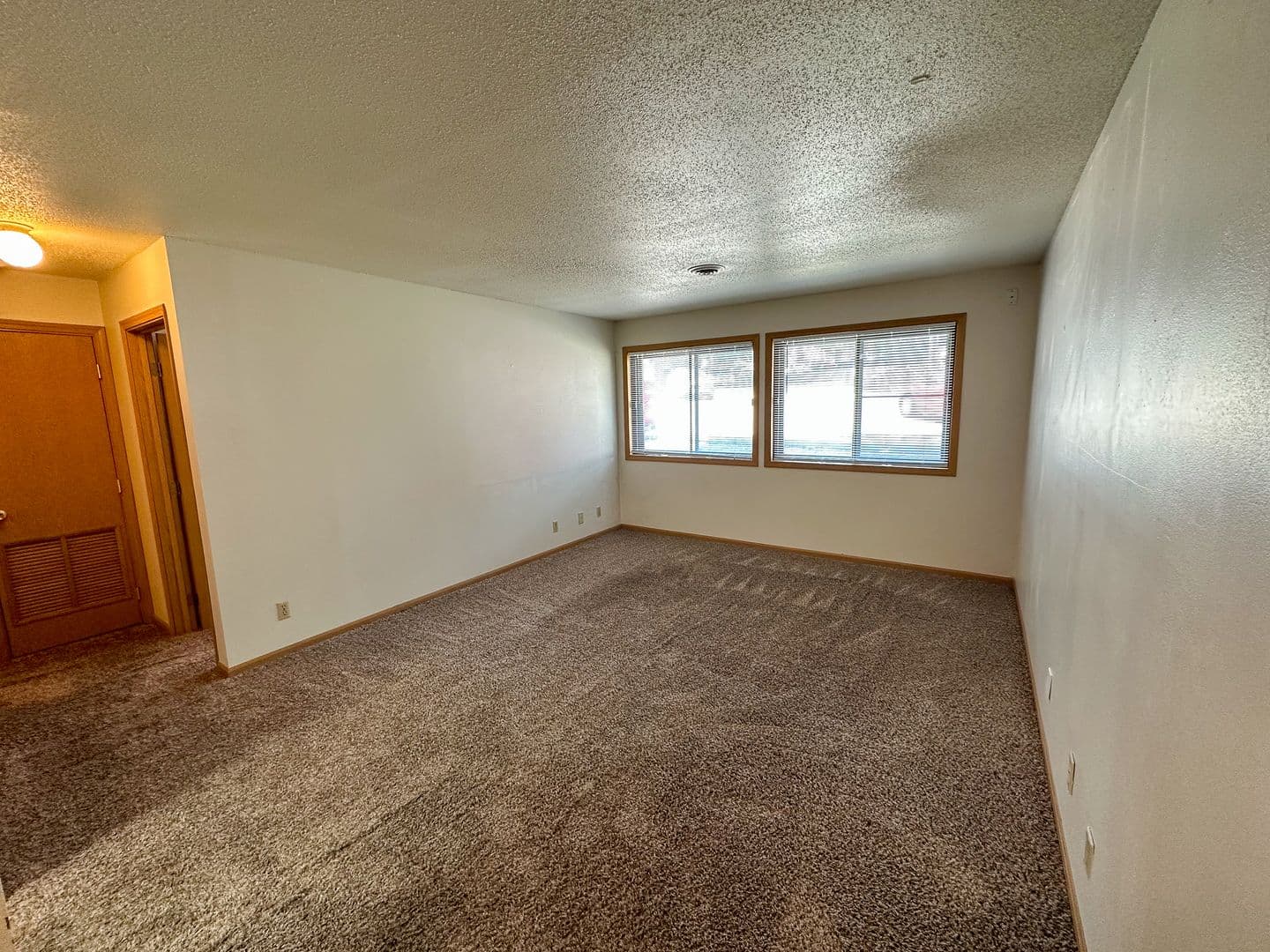 Ames Apartment: 247 Sheldon Ave
