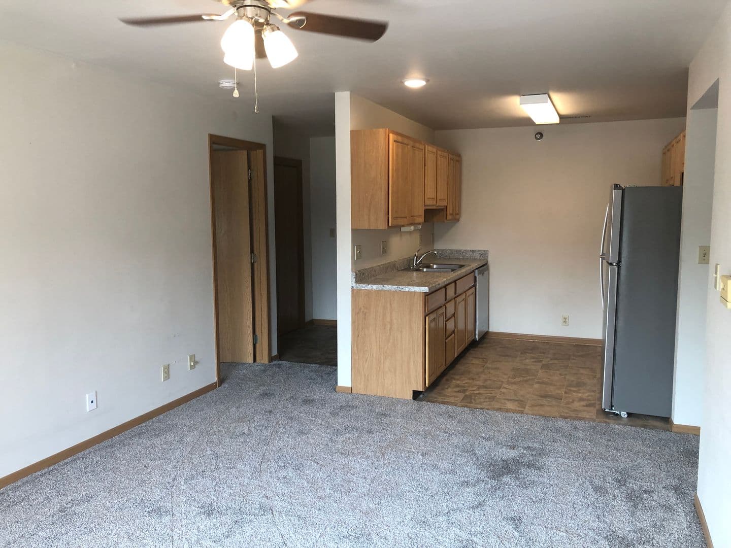 Ames Apartment: 258 N Hyland Ave