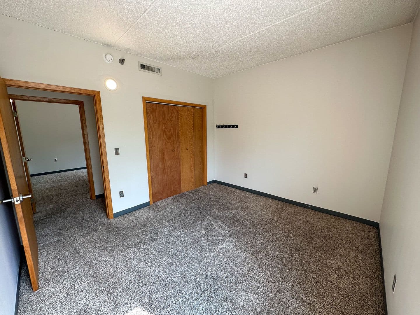 Ames Apartment: 245 N Hyland Ave