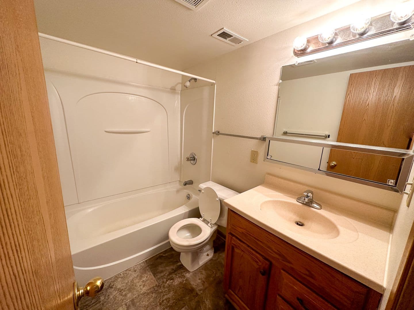 Ames Apartment: 1108 S. 4th St