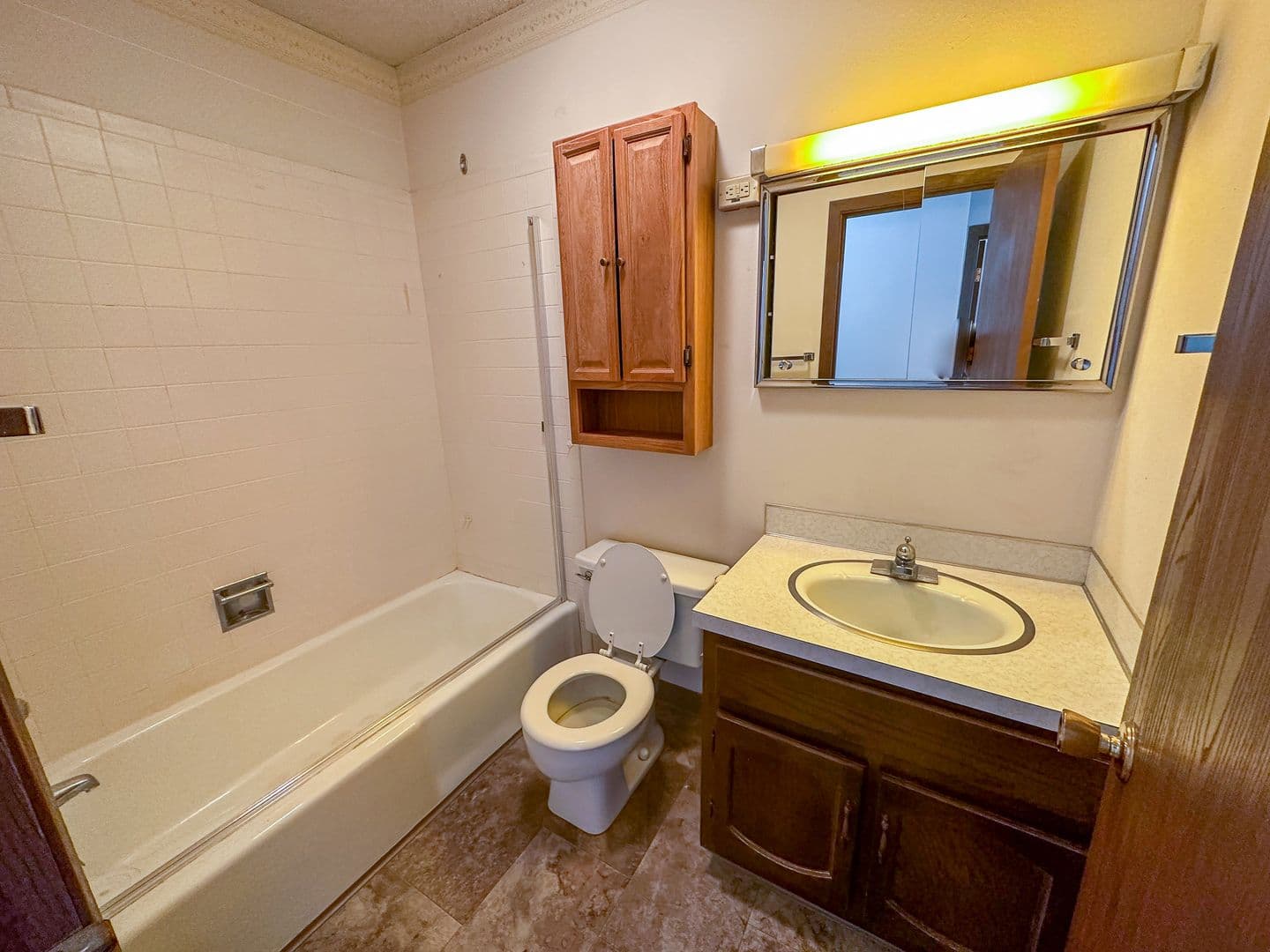 Ames Apartment: 212 S Walnut Ave