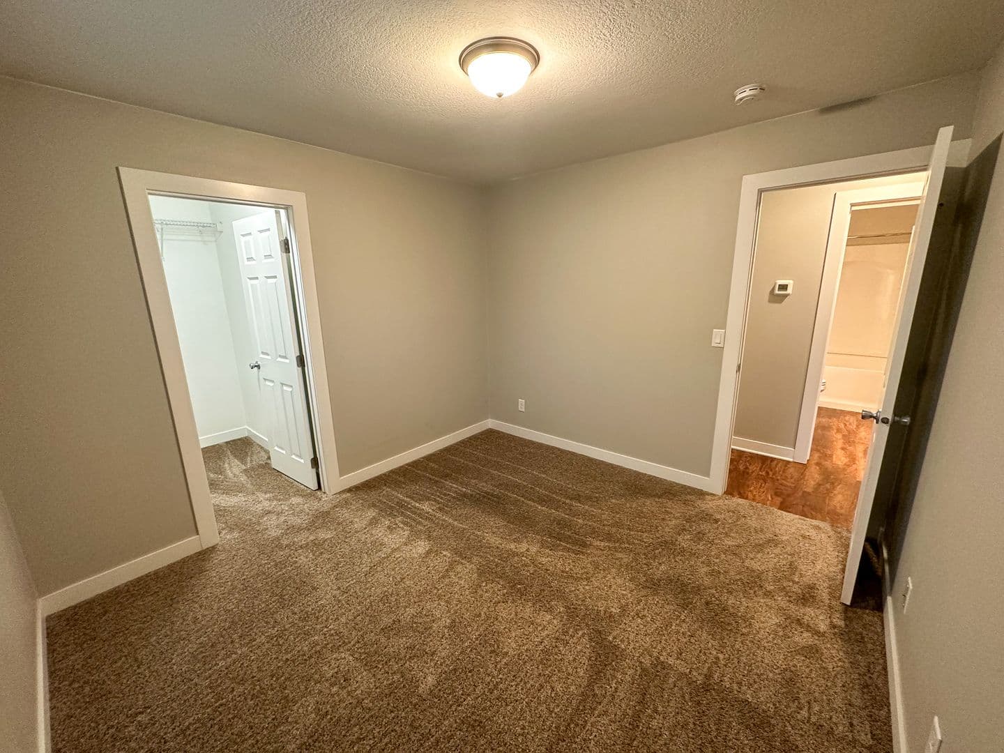 Ames Apartment: 207 S 5th St