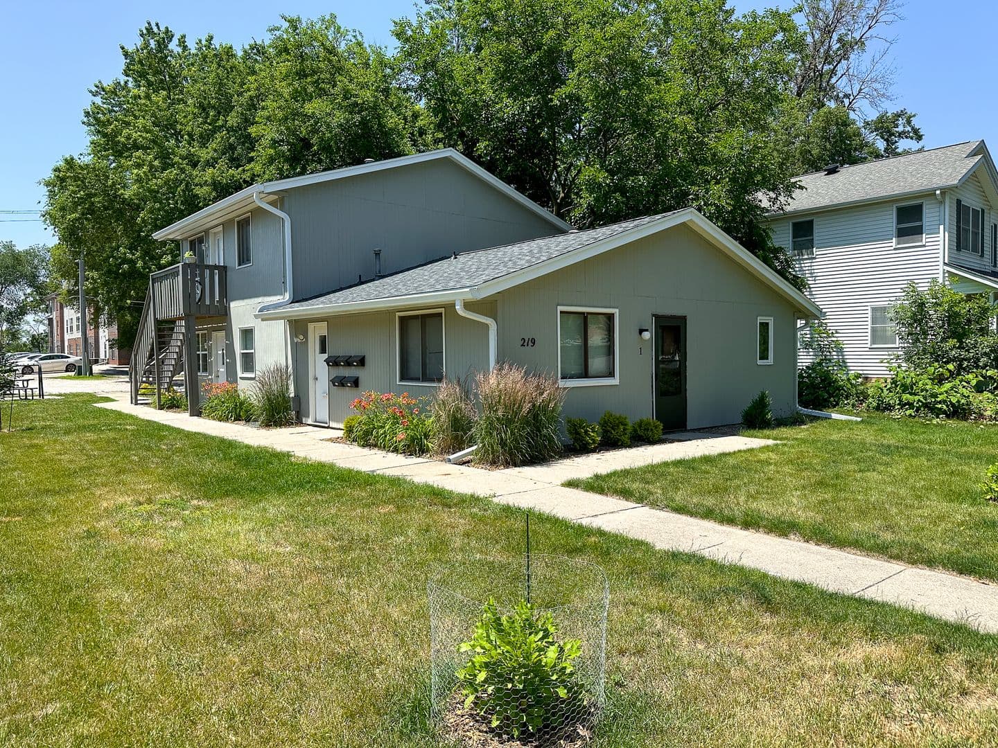 Ames Apartment: 219 Washington Ave