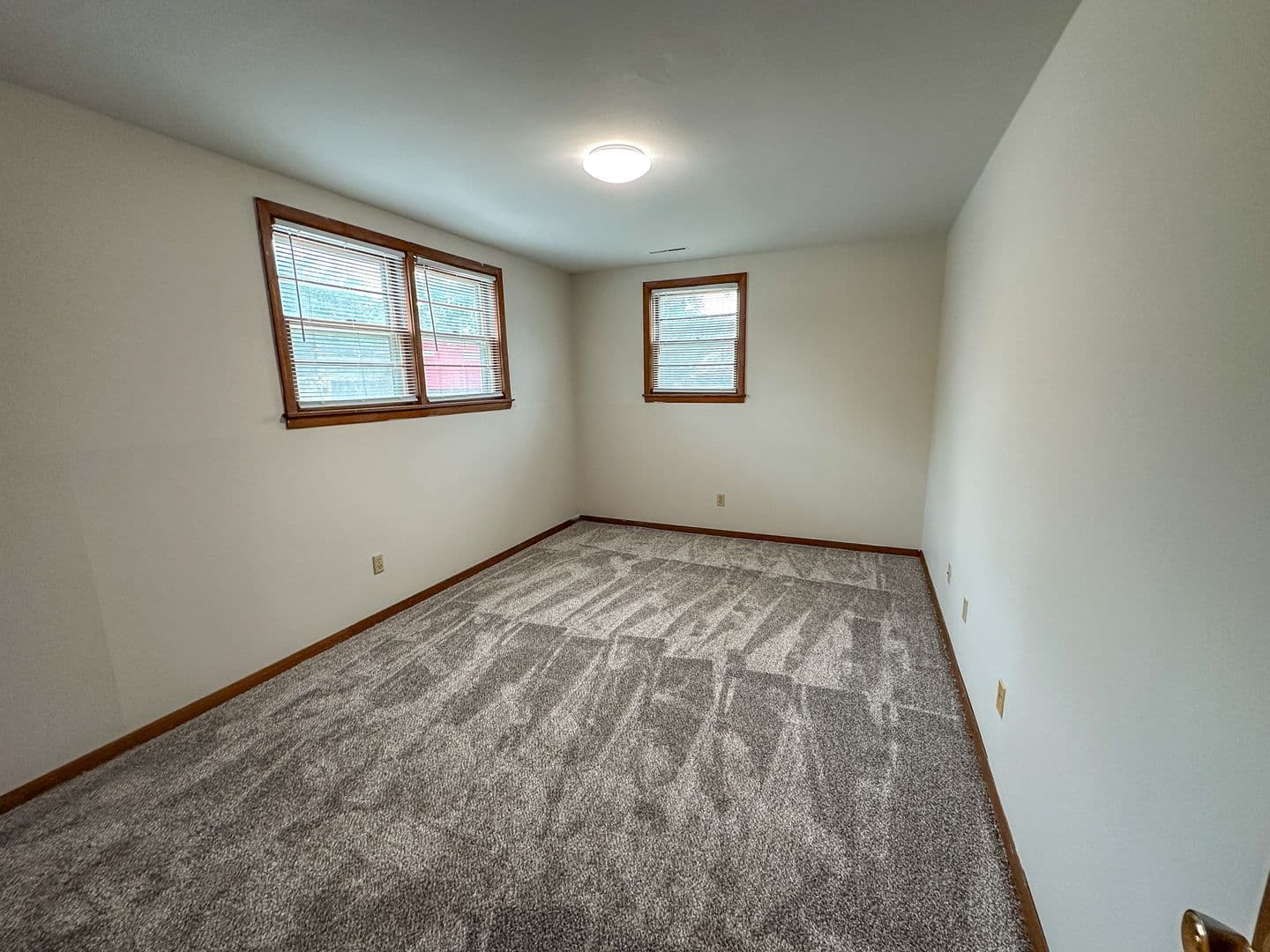 Ames Apartment: 218 N Hyland Ave