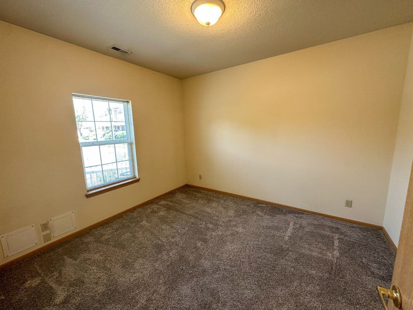 Ames Apartment: 210 Gray Ave
