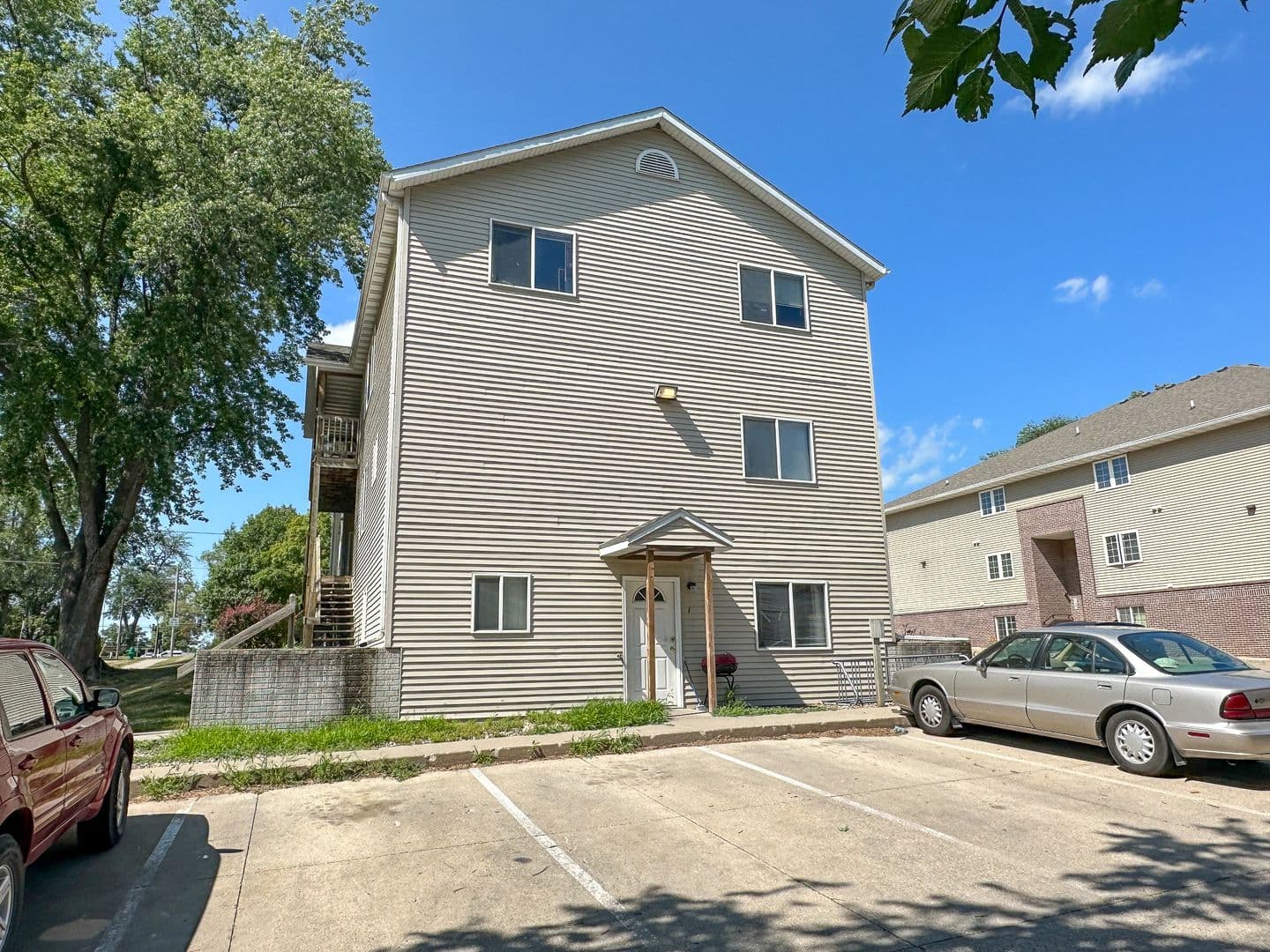 Ames Apartment: 428 S 4th St