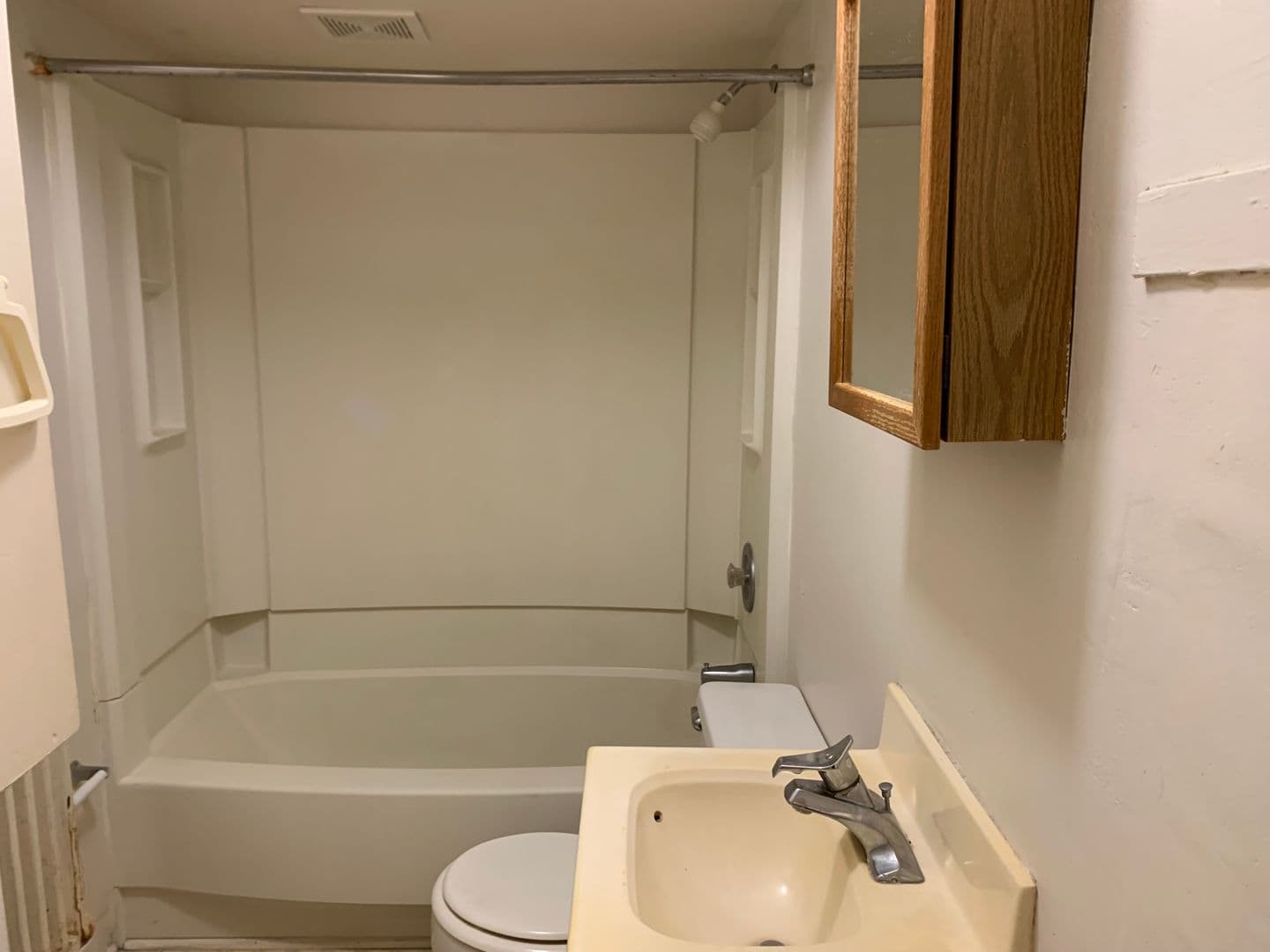 Ames Apartment: 141 Campus Ave