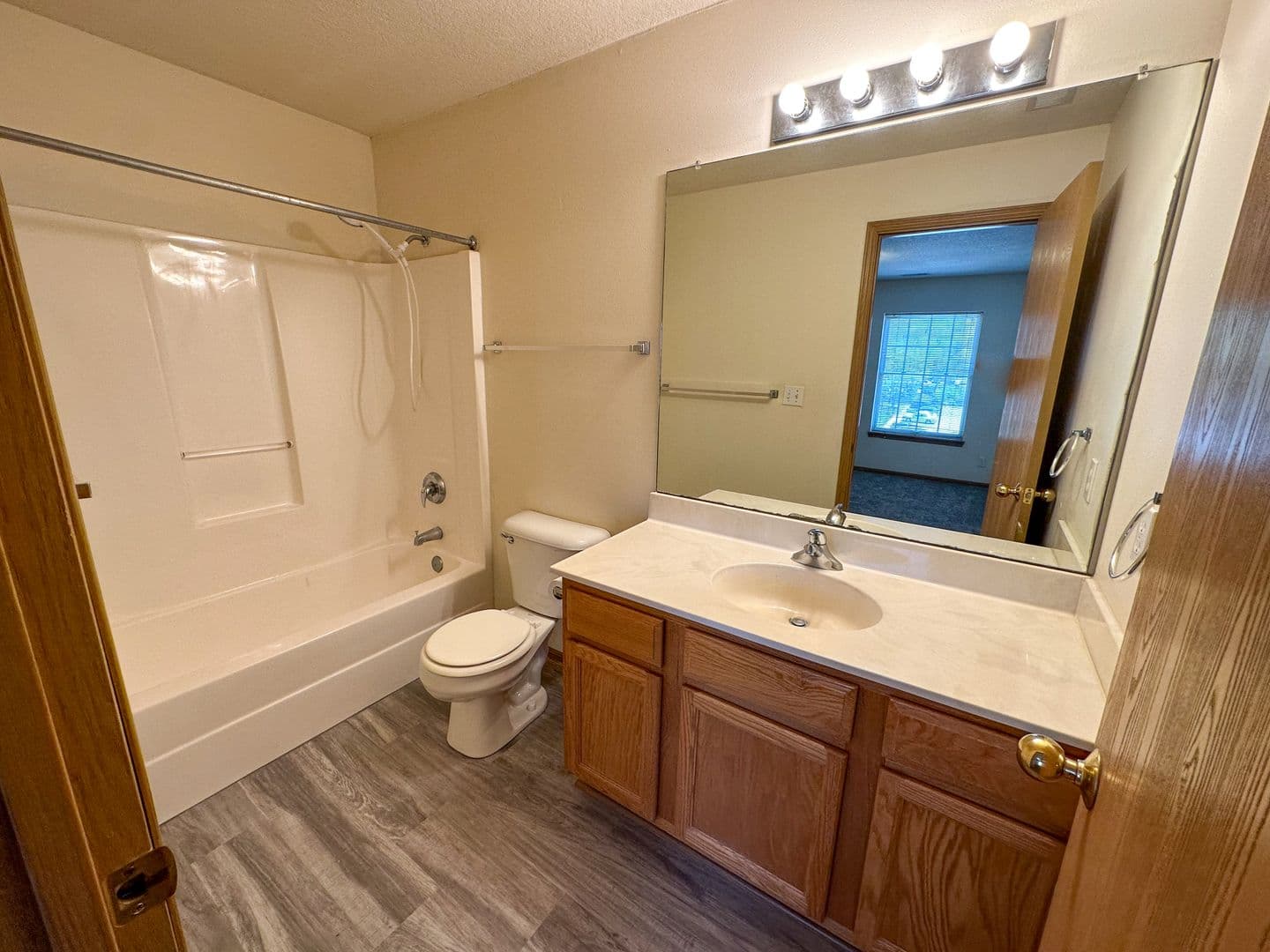 Ames Apartment: 121 Beach Ave