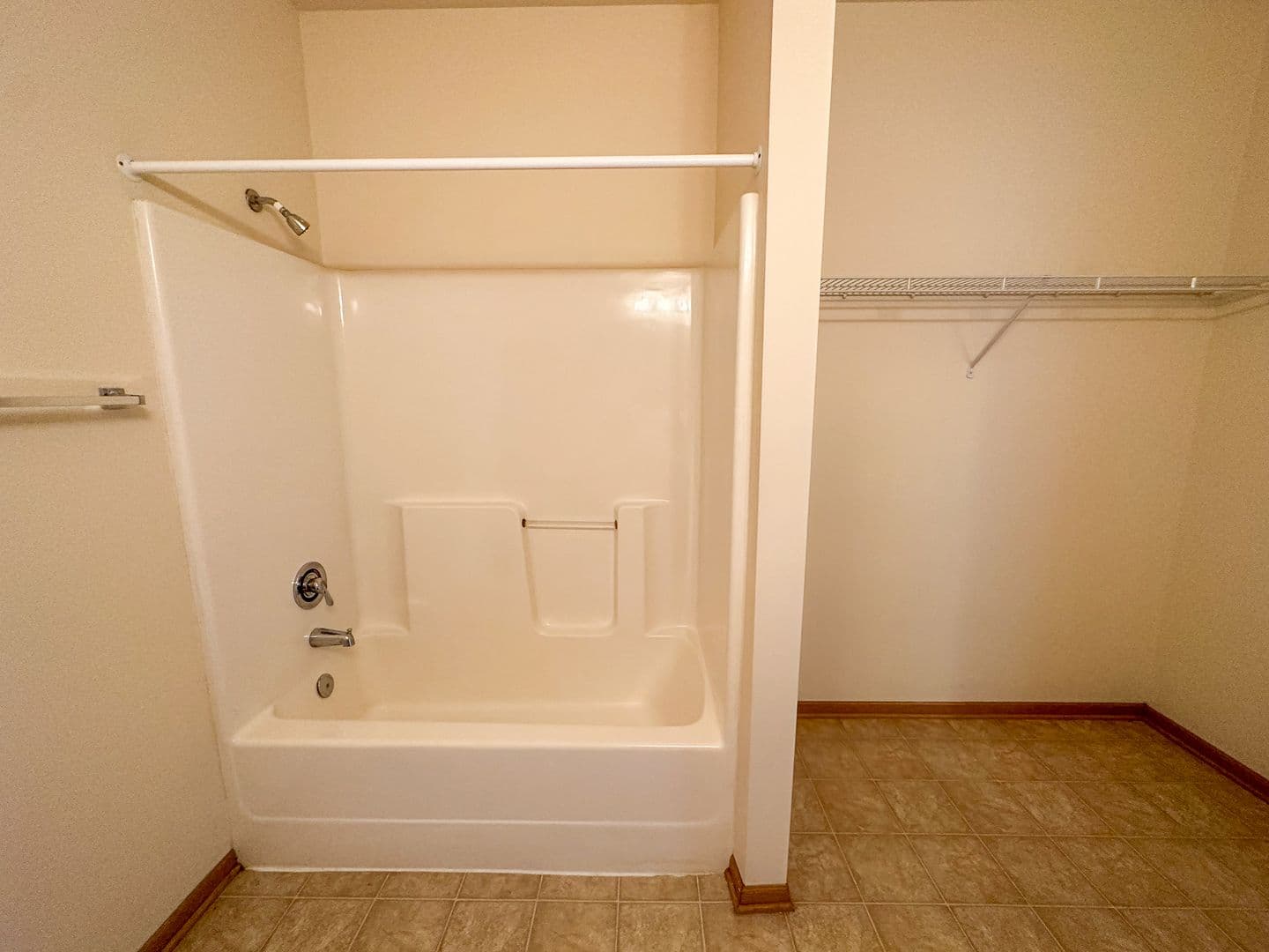 Ames Apartment: 210 Gray Ave