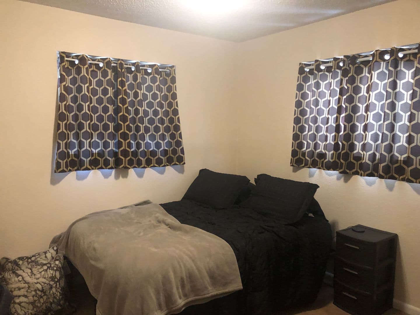 Ames Apartment: 2912-2914 Oakland St