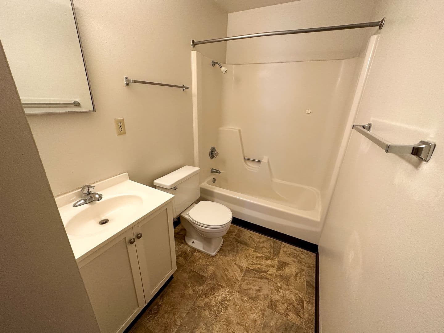 Ames Apartment: 247 Sheldon Ave