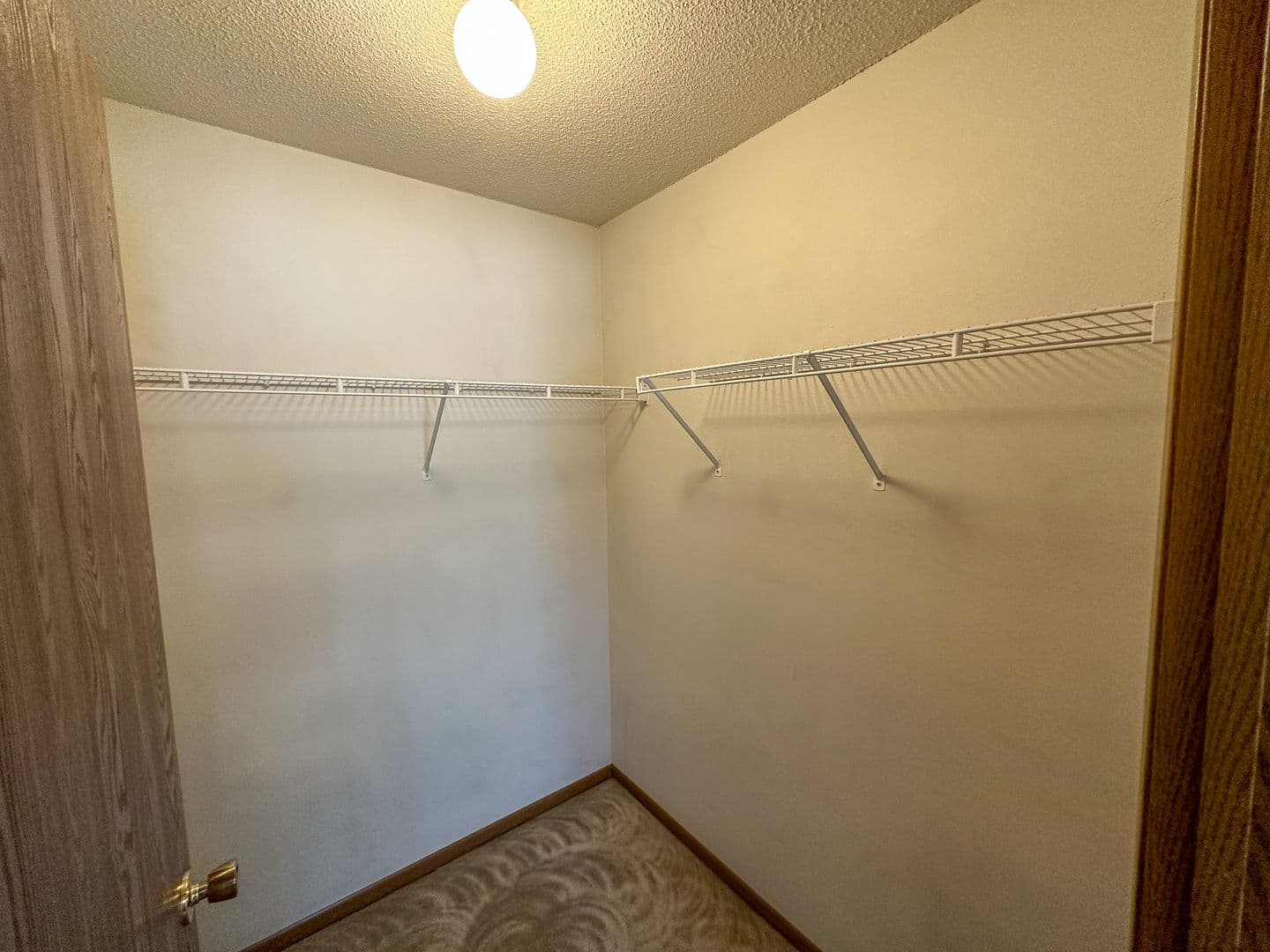 Ames Apartment: 225 N Hyland Ave