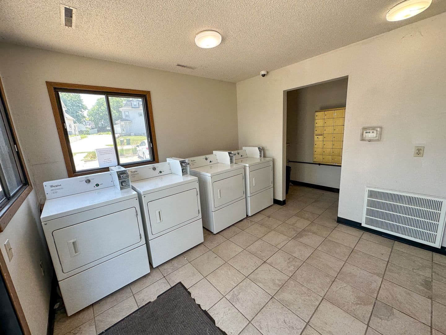 Ames Apartment: 312 Hillcrest Ave