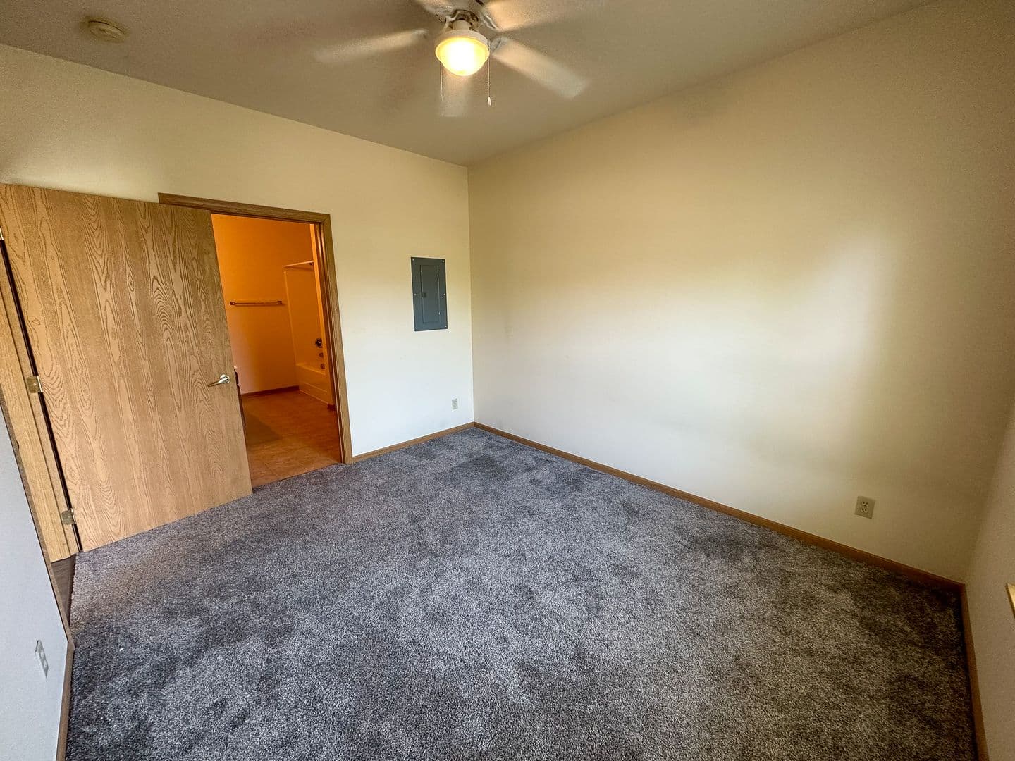 Ames Apartment: 210 Gray Ave
