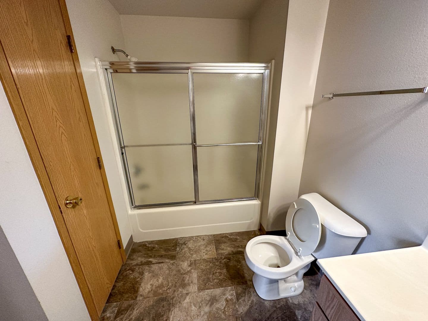 Ames Apartment: 221 Sheldon Ave