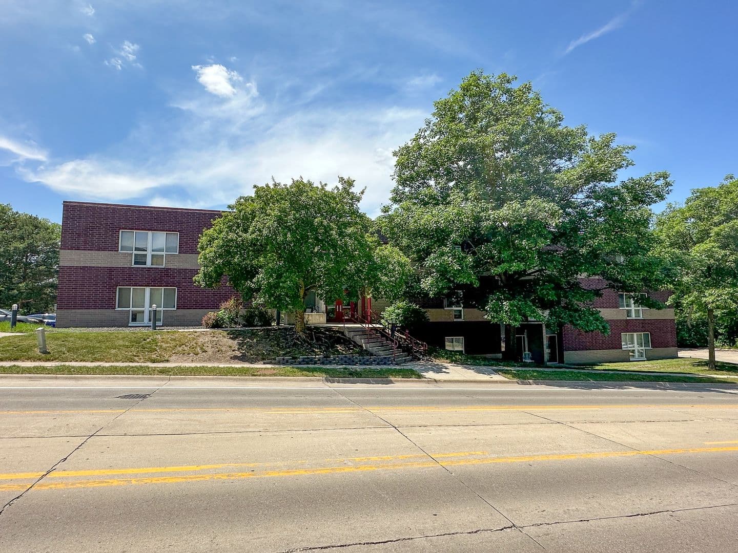 Ames Apartment: 245 N Hyland Ave