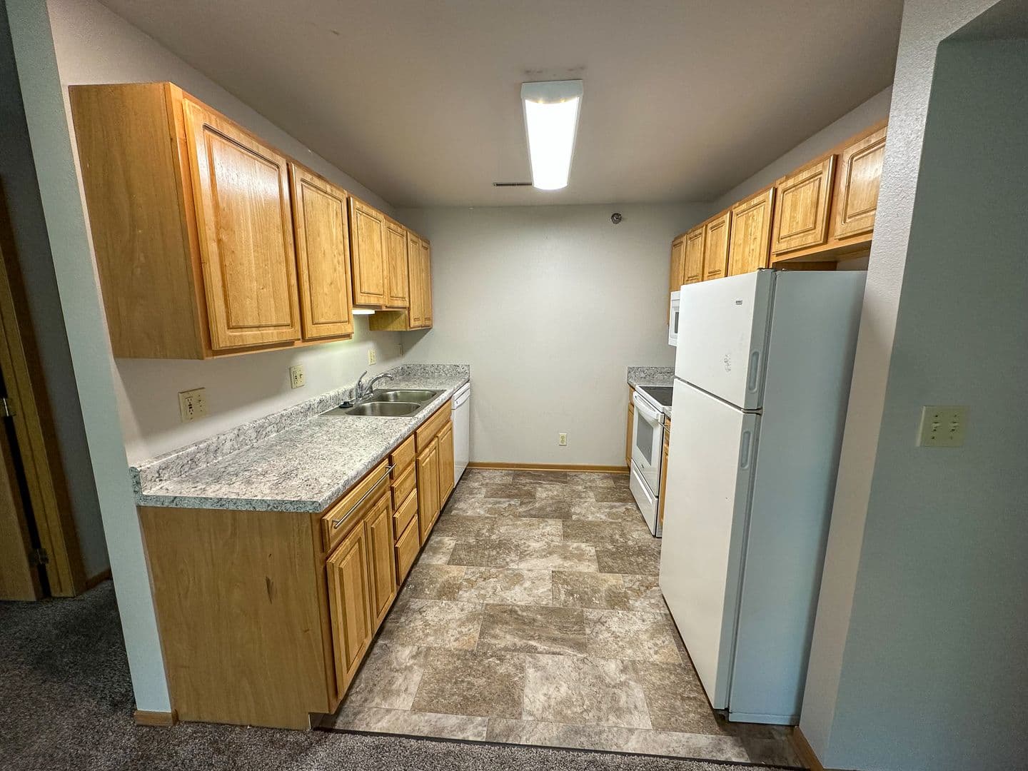 Ames Apartment: 258 N Hyland Ave