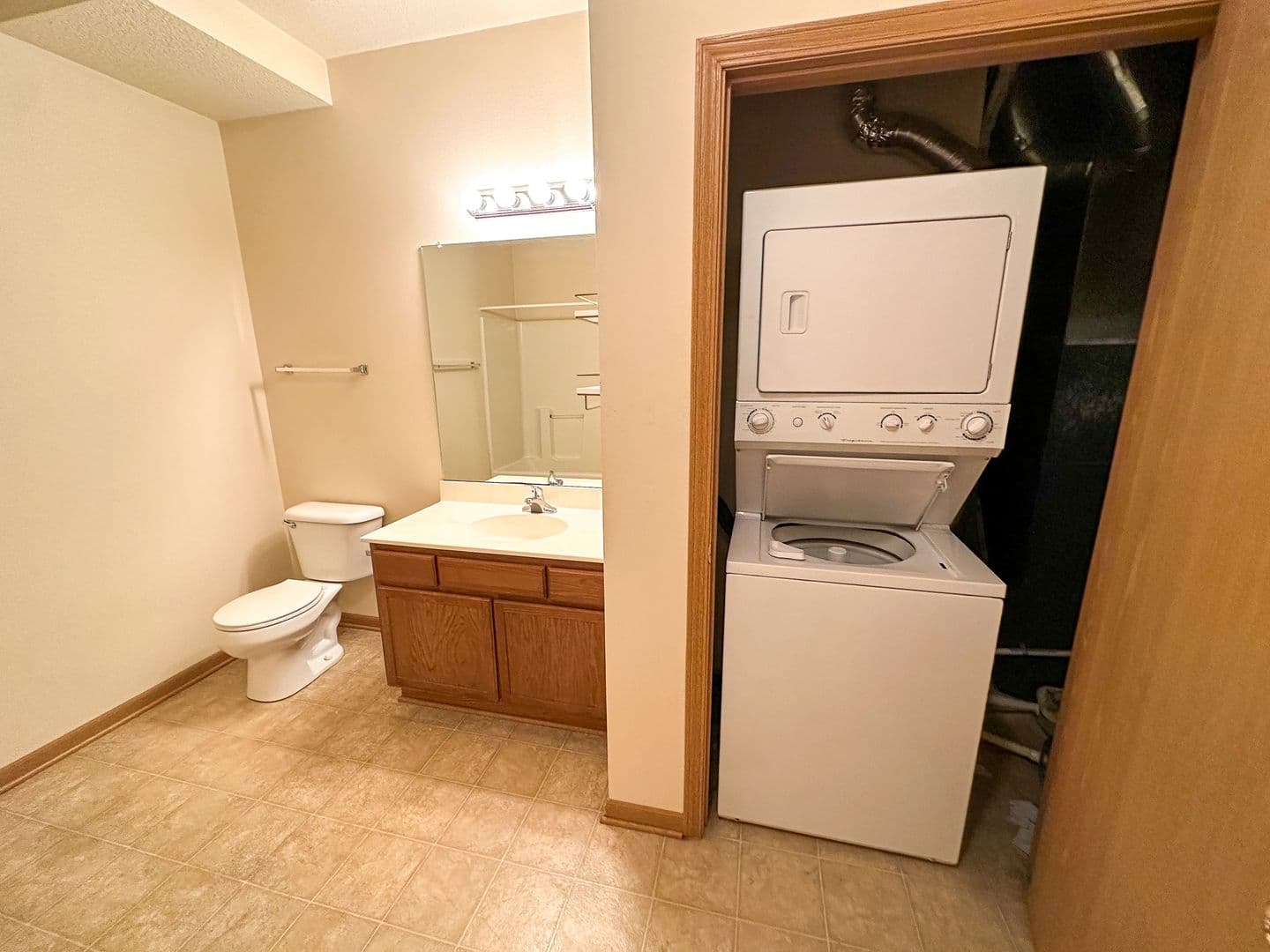 Ames Apartment: 210 Gray Ave