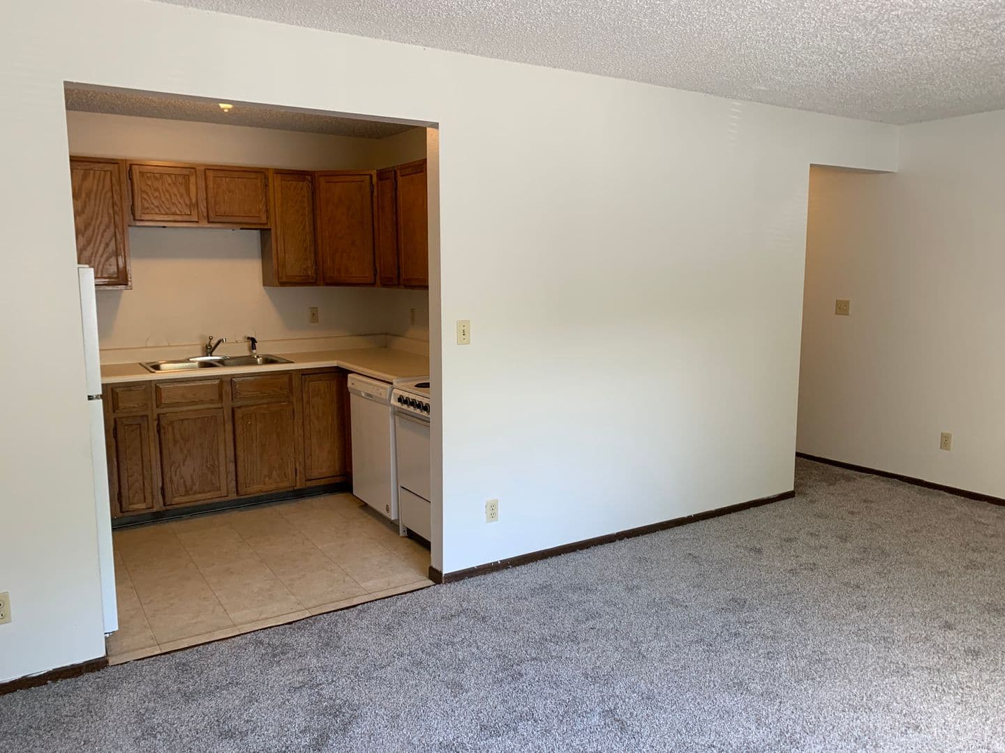 Ames Apartment: 121 Howard Ave