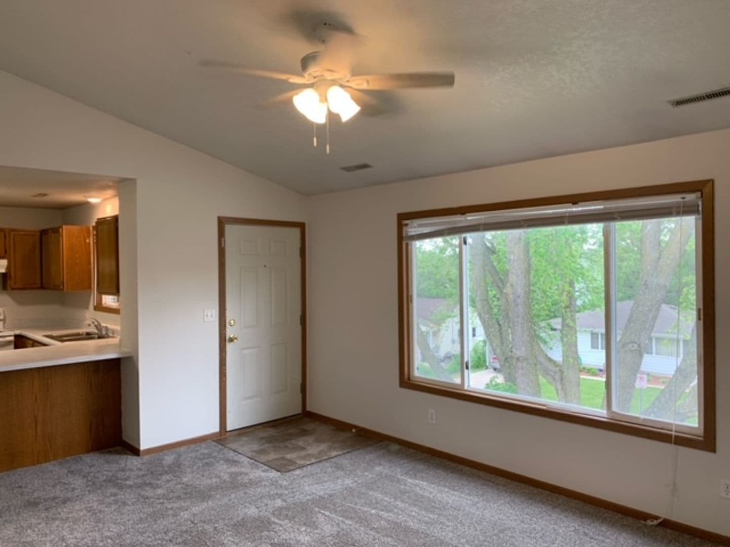 Ames Apartment: 428 S 4th St