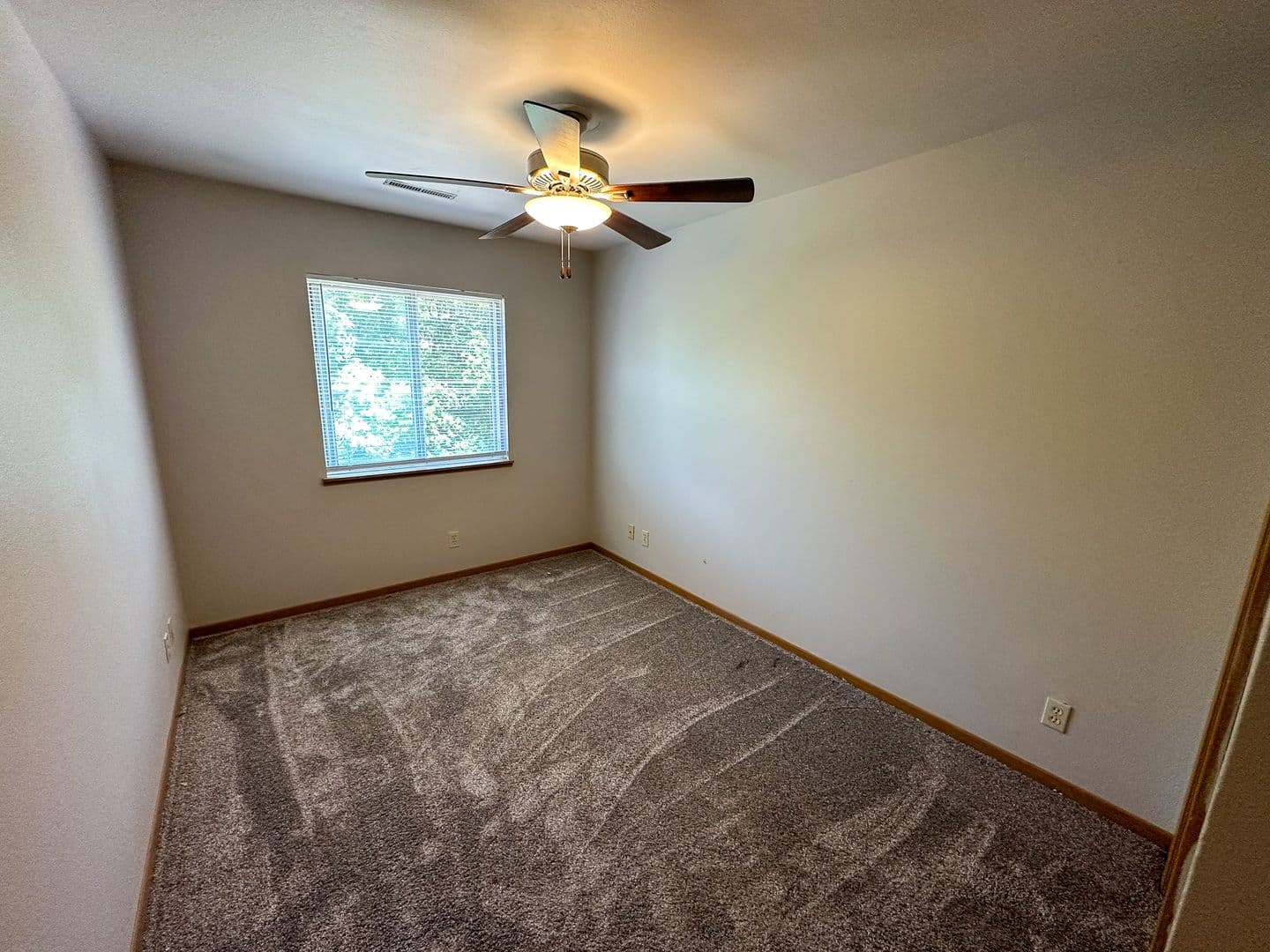 Ames Apartment: 258 N Hyland Ave