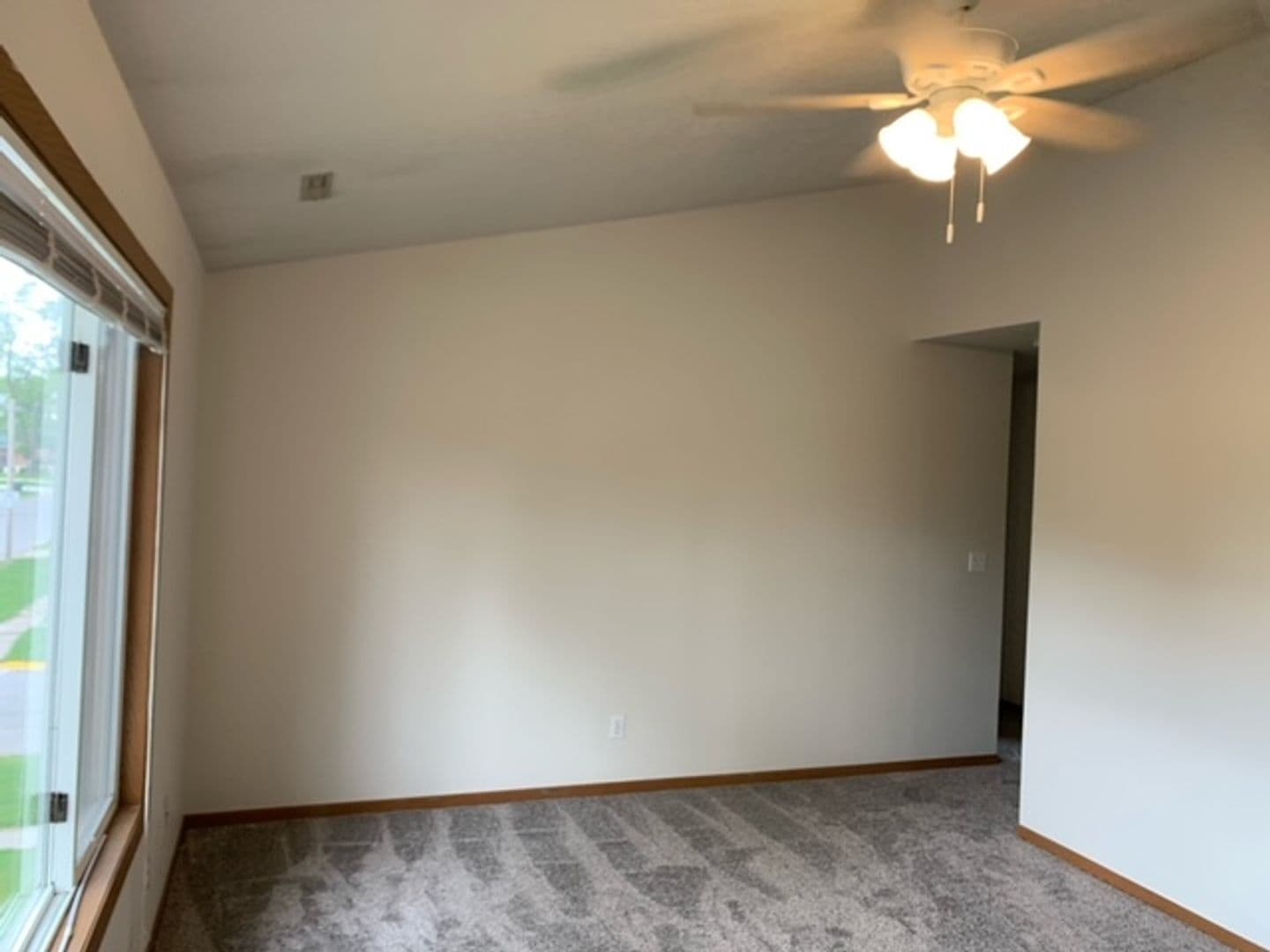Ames Apartment: 428 S 4th St