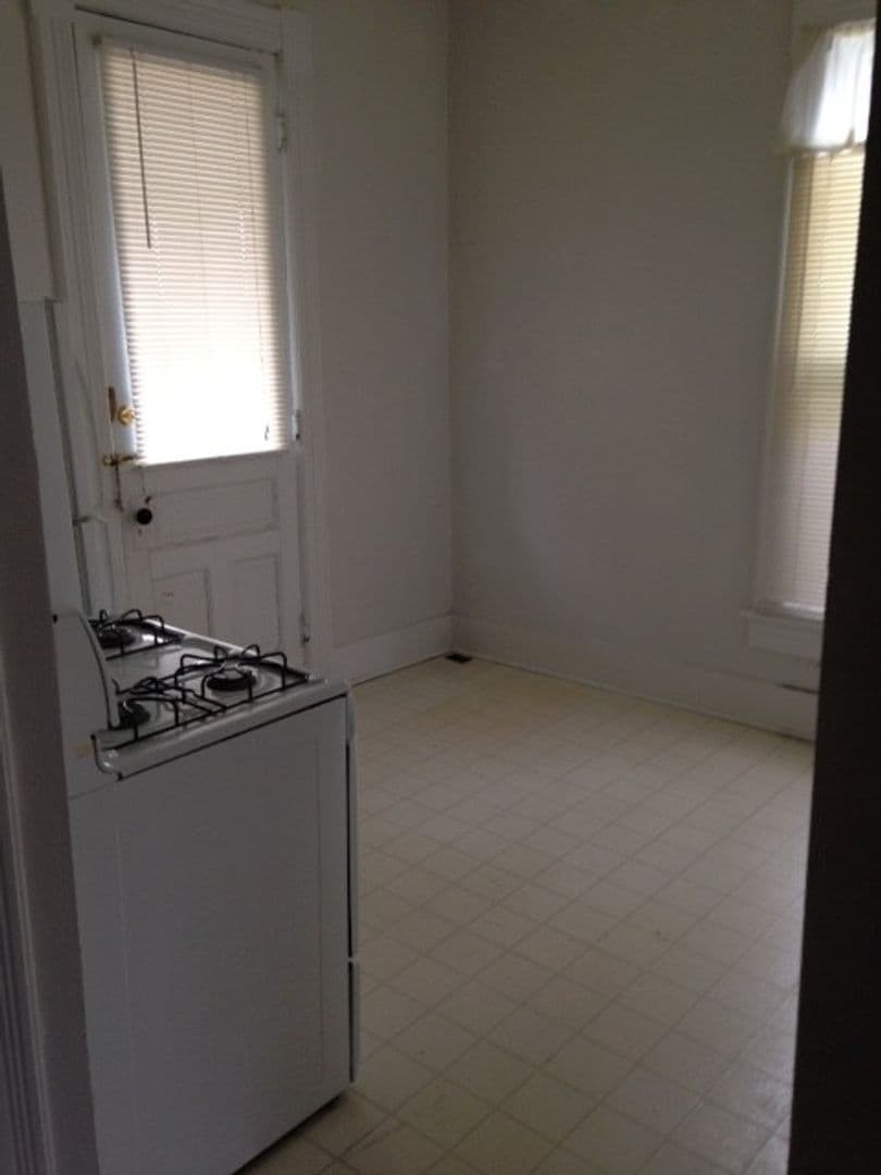 Ames House: 106 7th St