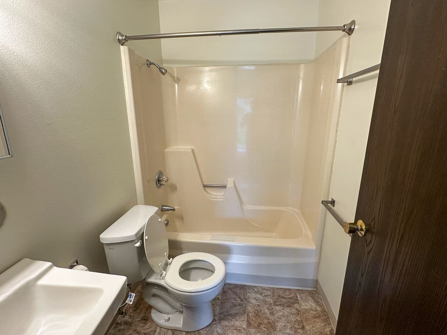 Ames Apartment: 219 Washington Ave