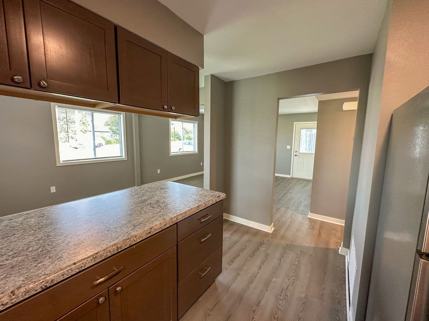 Ames Apartment: 218 S Dakota Ave
