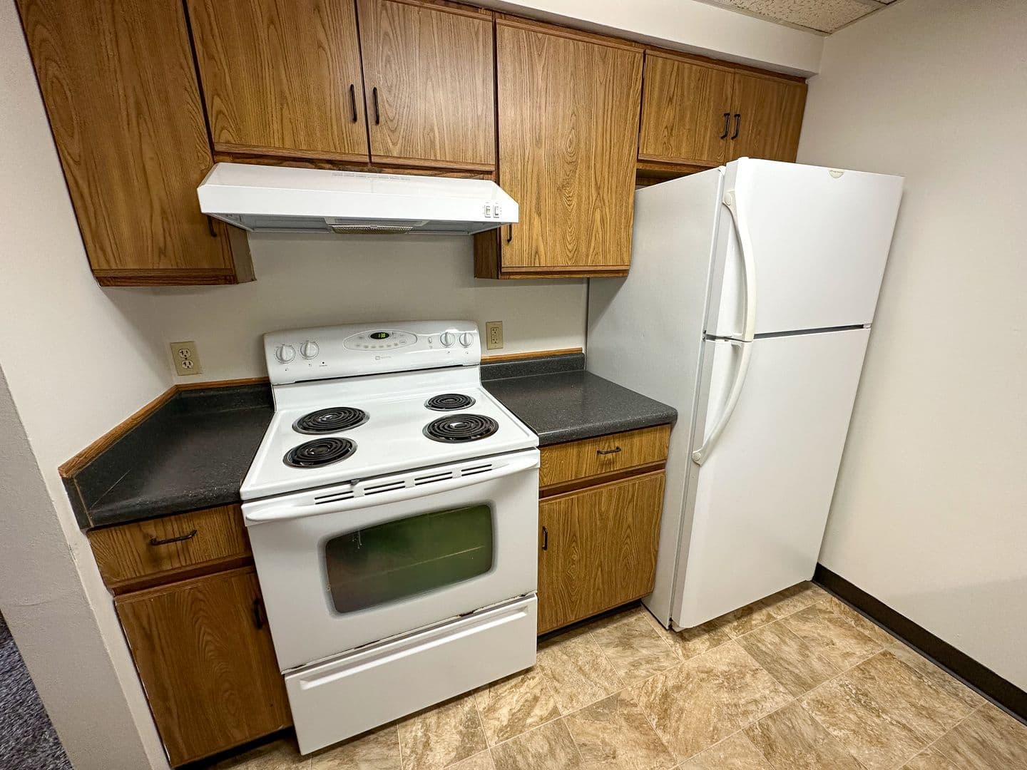 Ames Apartment: 246 N Hyland Ave