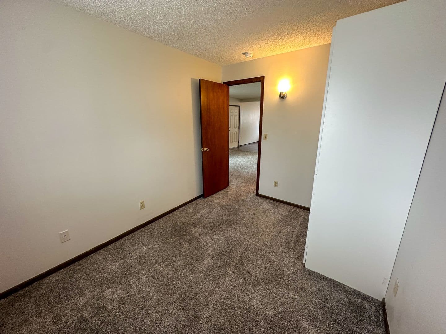Ames Apartment: 321 Stanton Ave