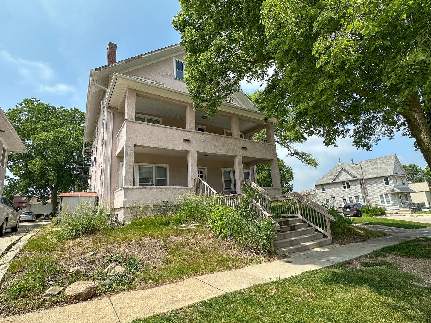 Ames Apartment: 233 Sheldon Ave