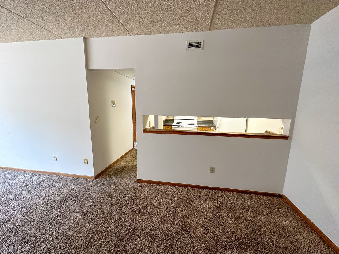Ames Apartment: 246 N Hyland Ave