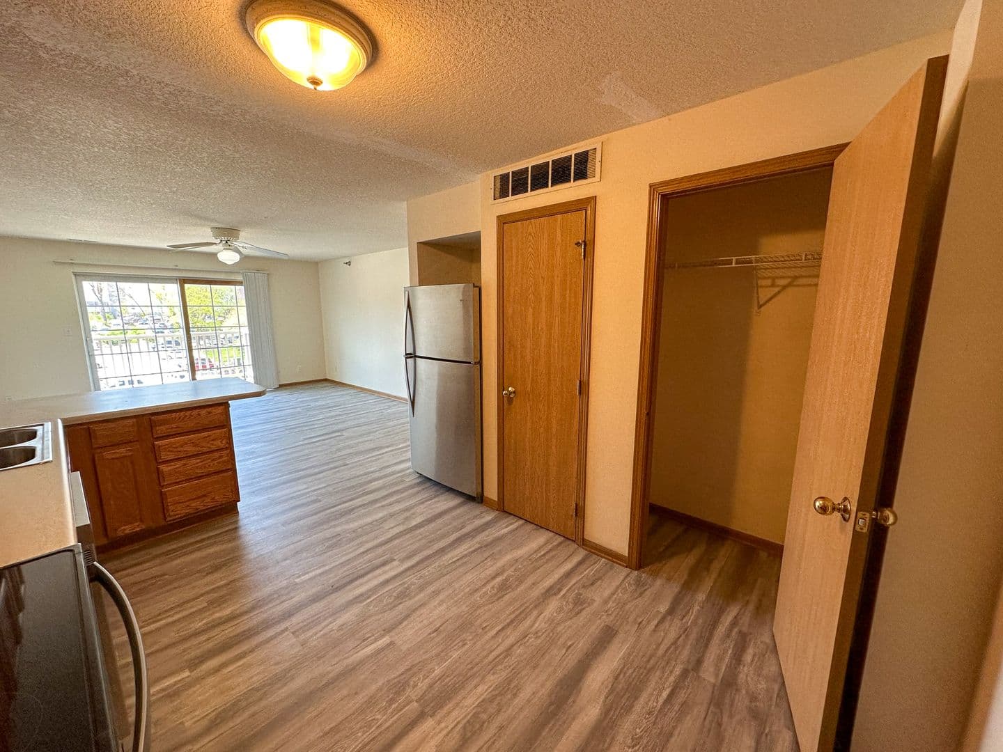 Ames Apartment: 121 Beach Ave