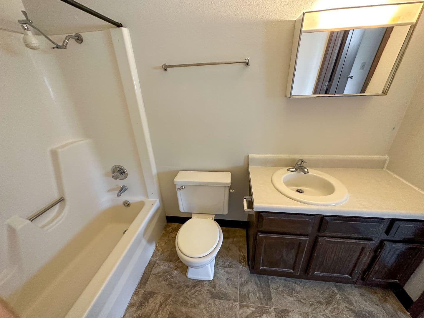 Ames Apartment: 4606 Ontario St