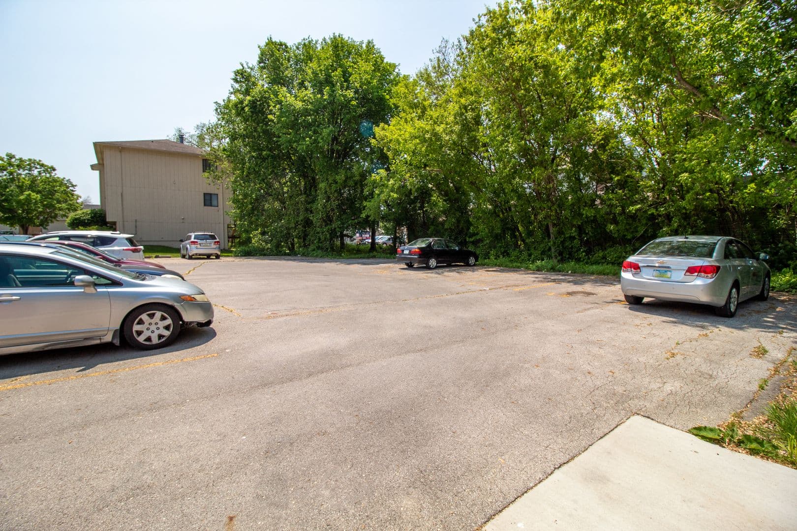 Ames Apartment: 1225 Delaware Ave