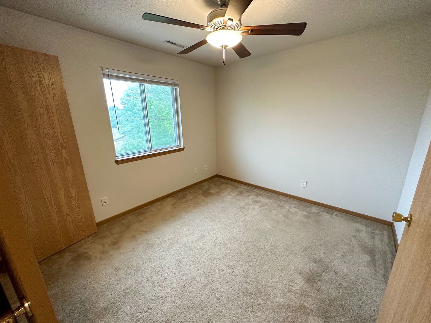 Ames Apartment: 225 N Hyland Ave