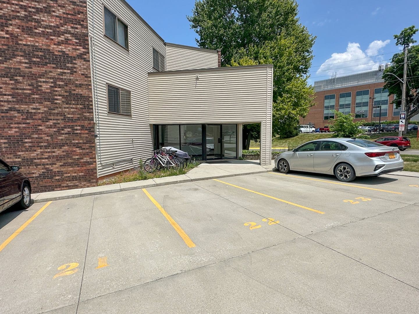 Ames Apartment: 247 Sheldon Ave