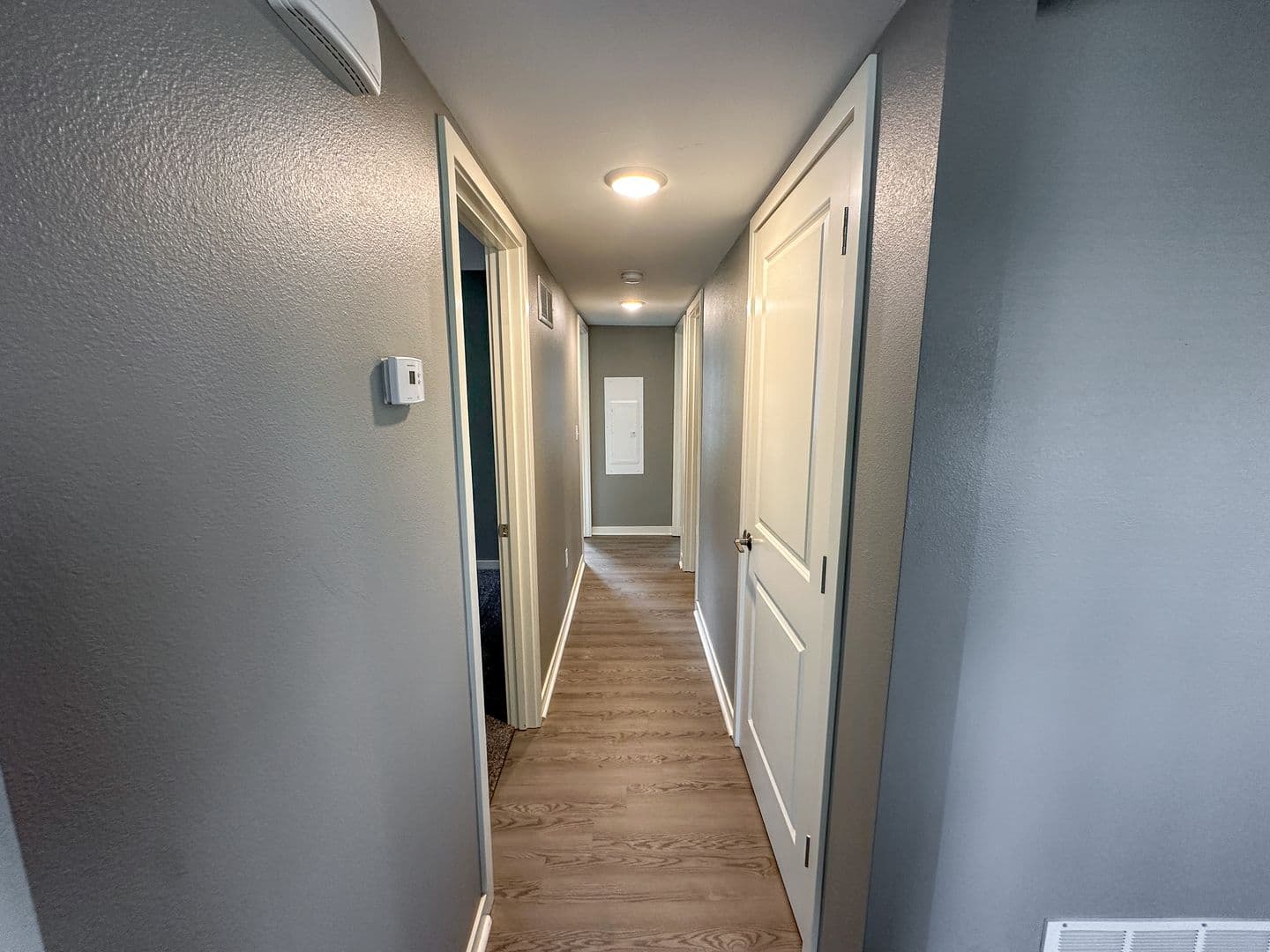 Ames Apartment: 218 S Dakota Ave