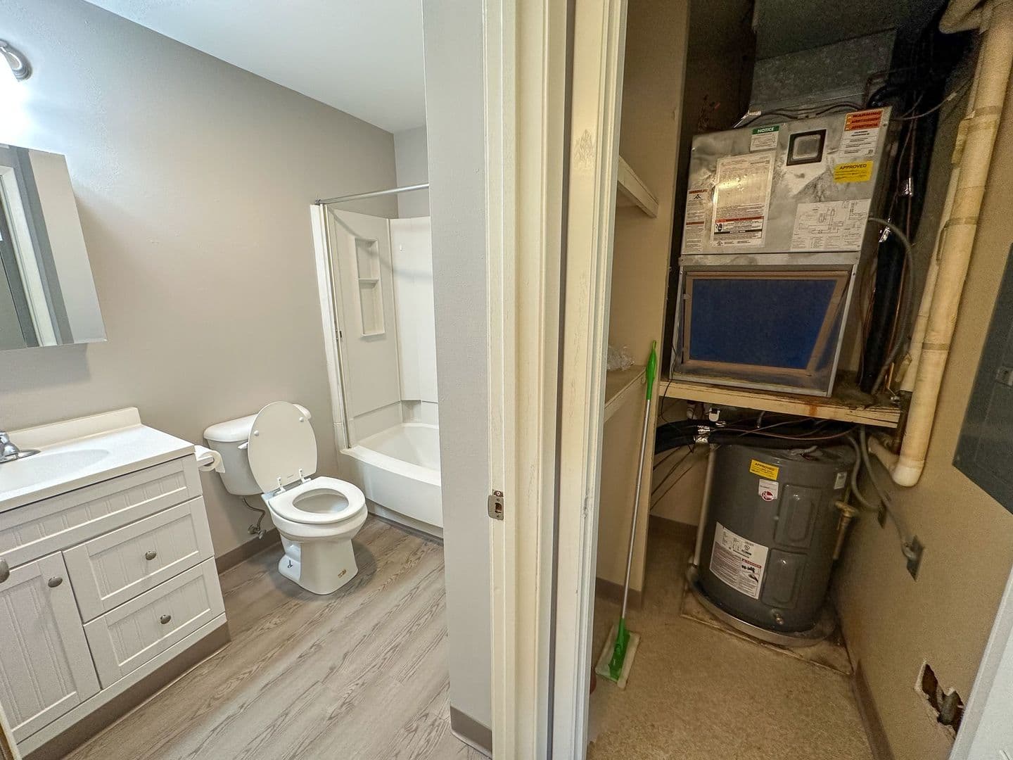 Ames Apartment: 246 N Hyland Ave