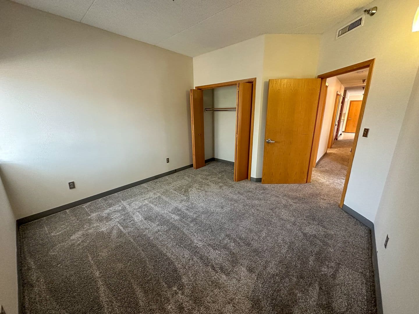 Ames Apartment: 244 N Hyland Ave