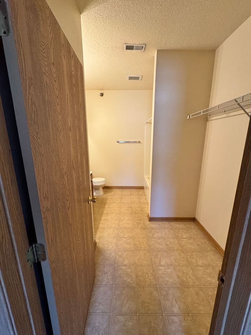 Ames Apartment: 210 Gray Ave