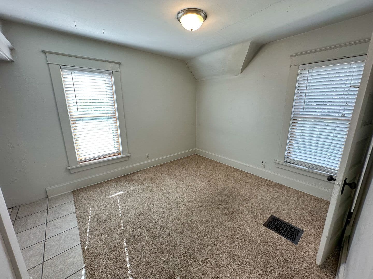 Ames House: 535 Welch Ave