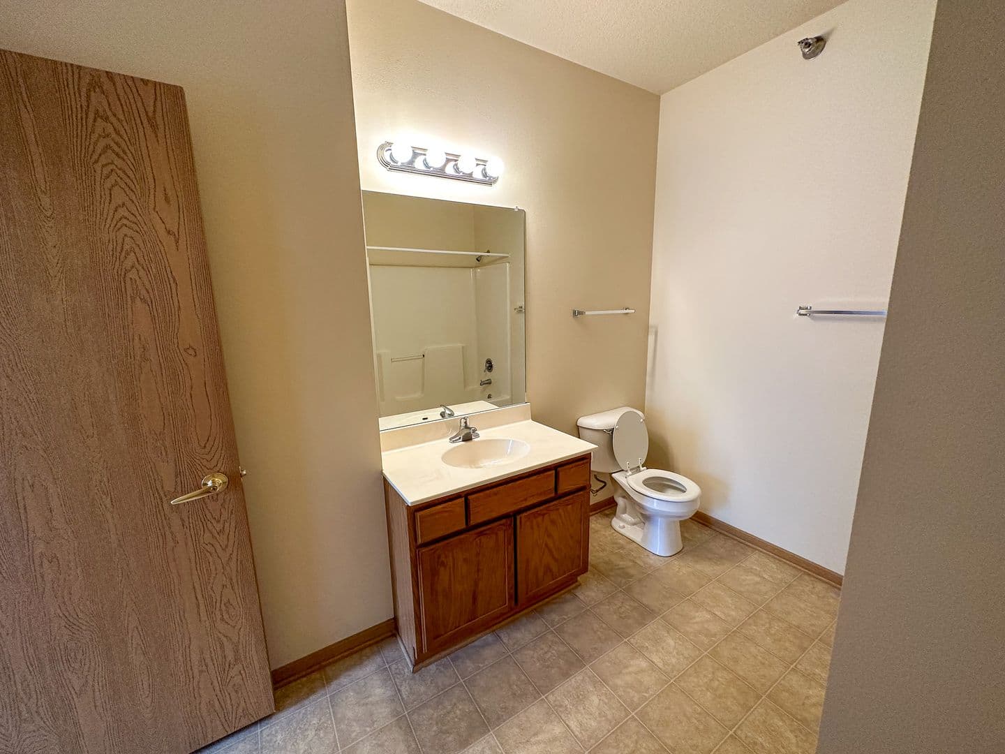 Ames Apartment: 210 Gray Ave