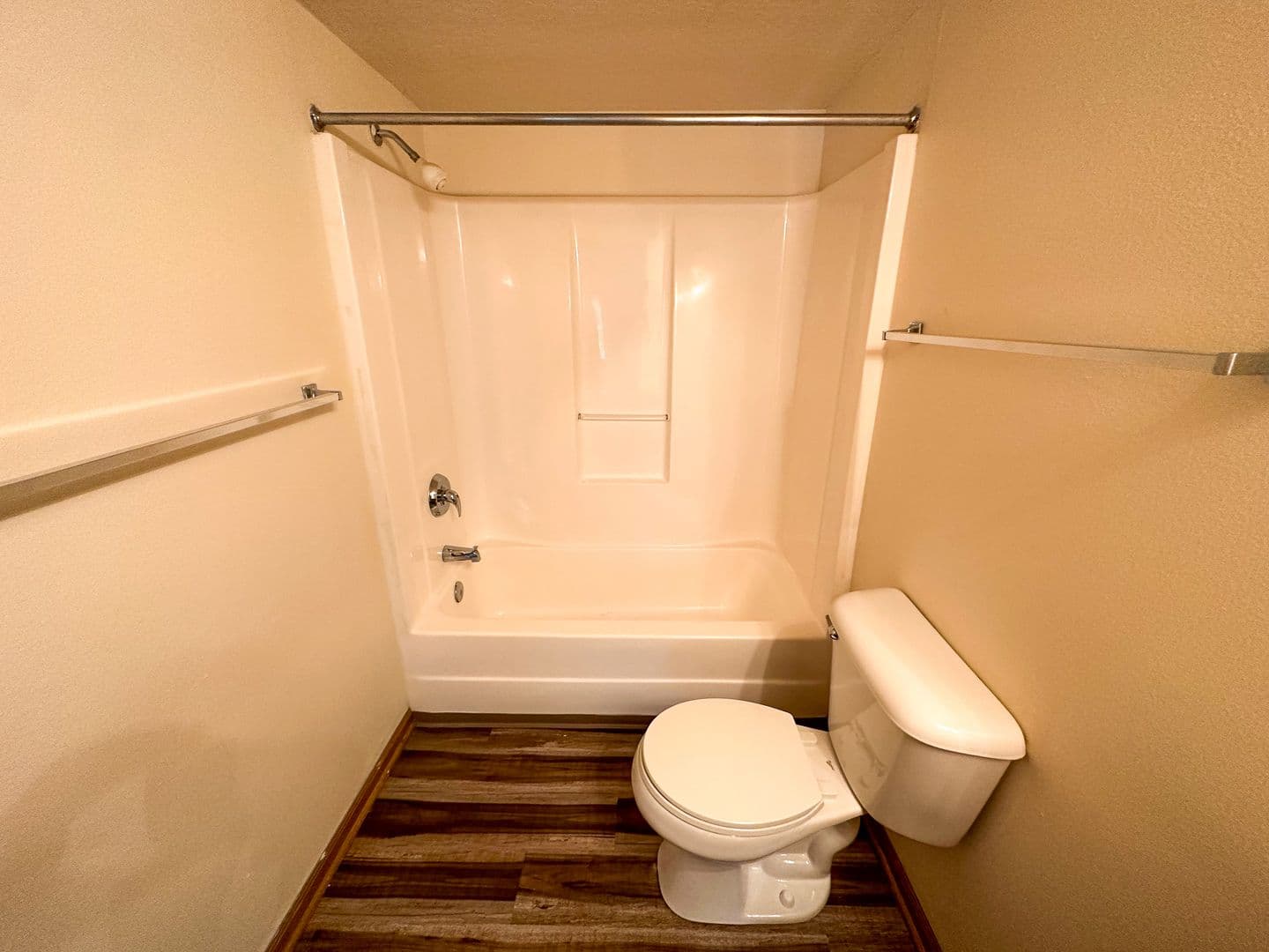 Ames Apartment: 121 Beach Ave