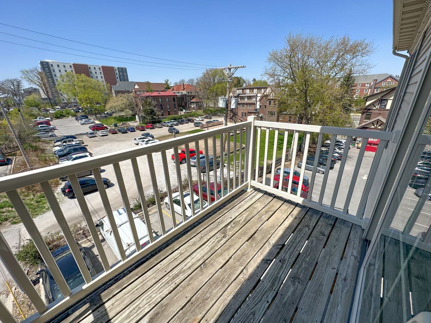 Ames Apartment: 121 Beach Ave
